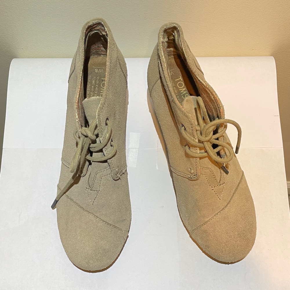 Toms Tan Suede Lace‑Up Wedge Ankle Boots – Comfort Fall Casual Neutral Booties